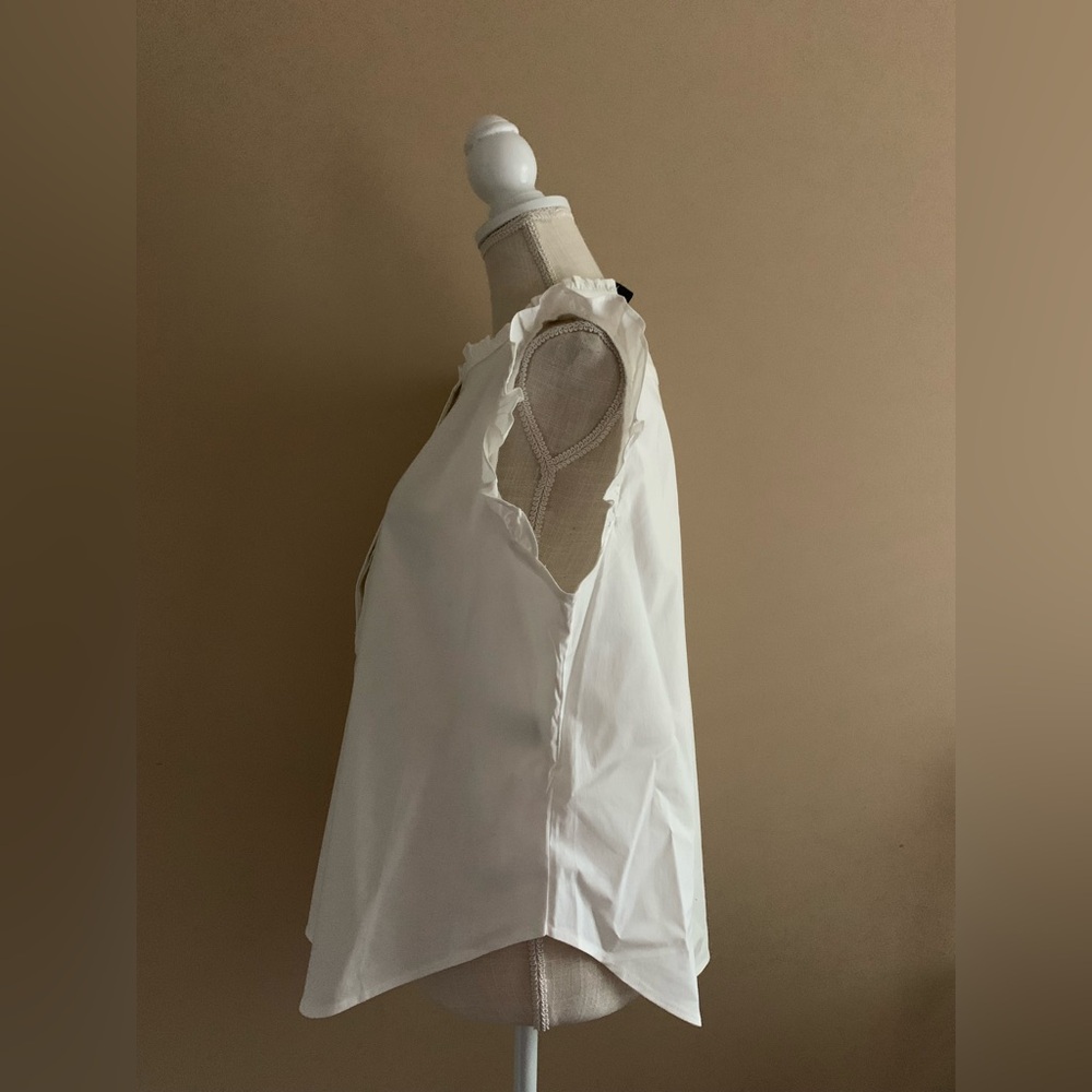 Mandarin Collar Sleeveless Ruffled Blouse - Picture 3 of 7